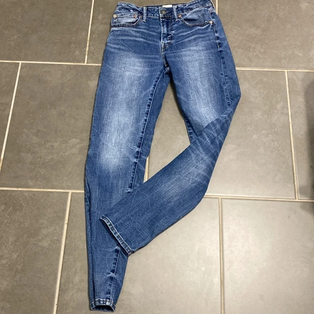 American Eagle 🦅 Athletic Fit jeans.  28x32